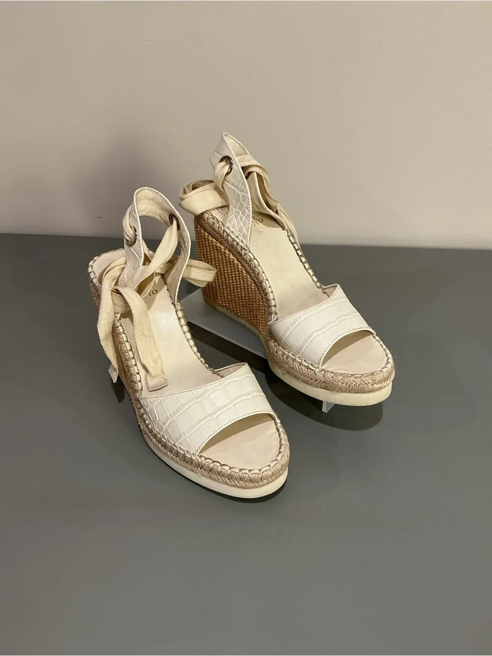 Vince Camuto Bendsen Cream Croc-Embossed Ankle-Tie Wedge sandals, size 9.5